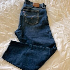 Levi’s “wedgie skinny“ 16 W 26 inch lengthdark wash jean, like new!
